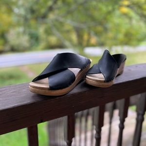 No. 6 size 39 platform clog slides